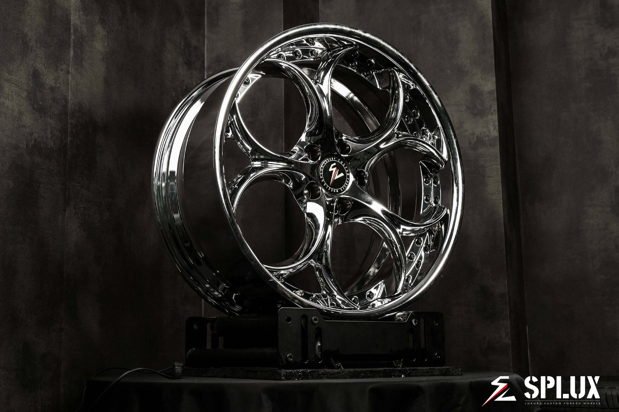 Upgrade your C8 with Splux SD-03 black aftermarket wheels in 20/21-inch sizes, featuring a sleek chrome finish for a bold look.