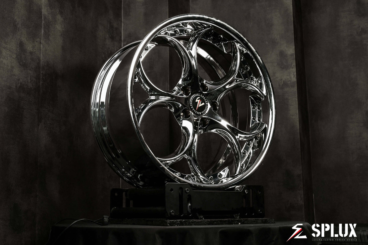Upgrade your C8 with Splux SD-03 black aftermarket wheels in 20/21-inch sizes, featuring a sleek chrome finish for a bold look.