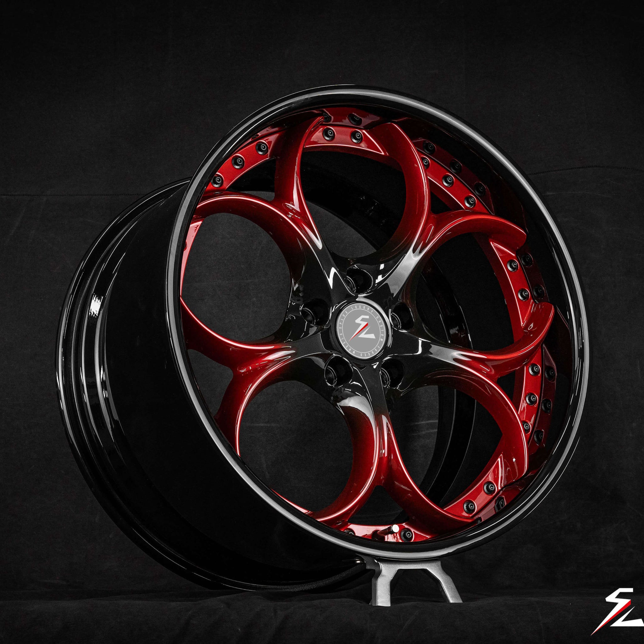 Splux SD-02 custom forged 2-piece aftermarket wheels for 2019 C7 Corvette, 19/20 inch, black and red with deep dish and heart spoke design.