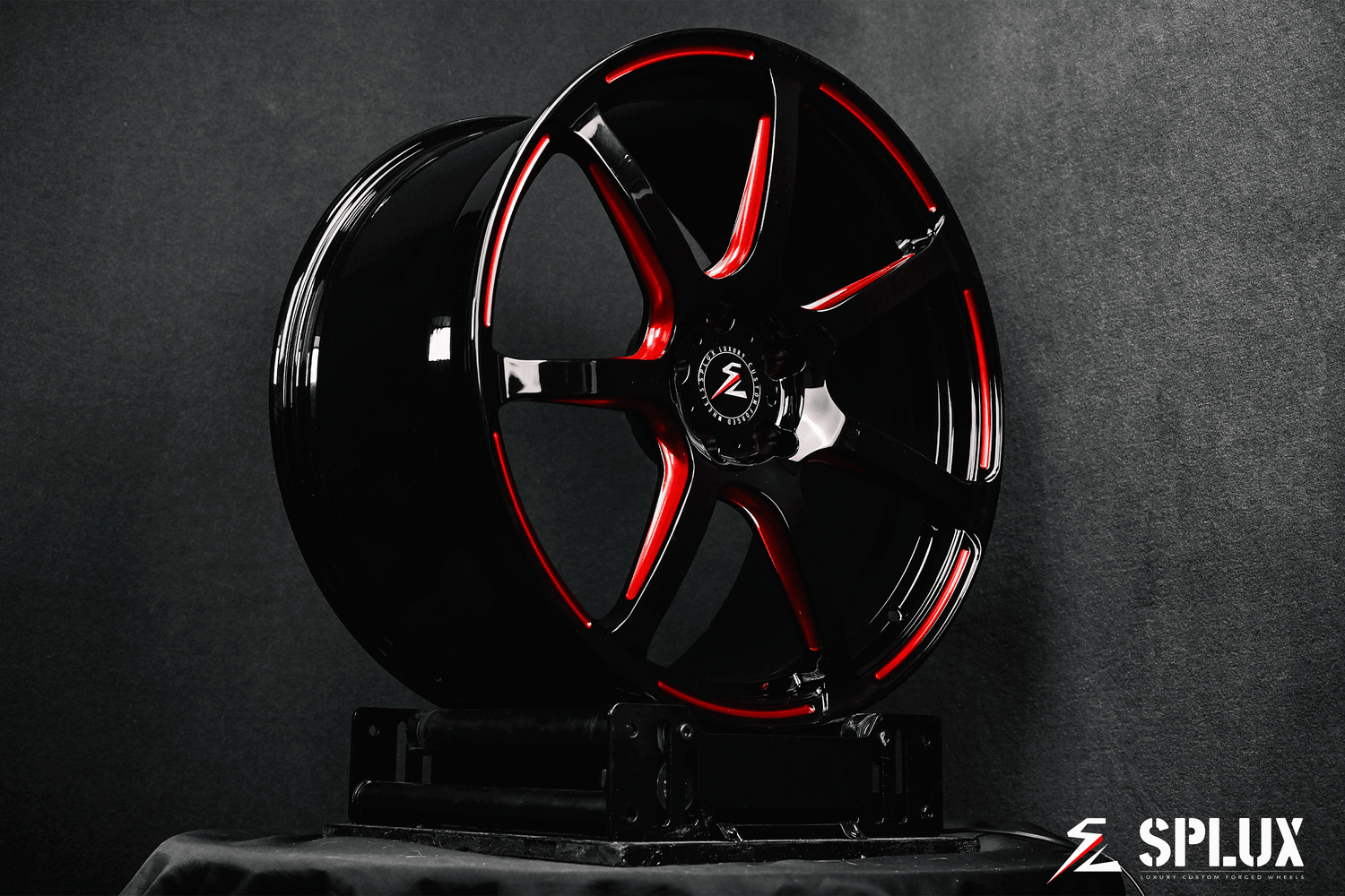 Upgrade your 2025 Stingray with Splux SF-07 C8 aftermarket wheels, available in 20-inch or 21-inch 1-piece designs.