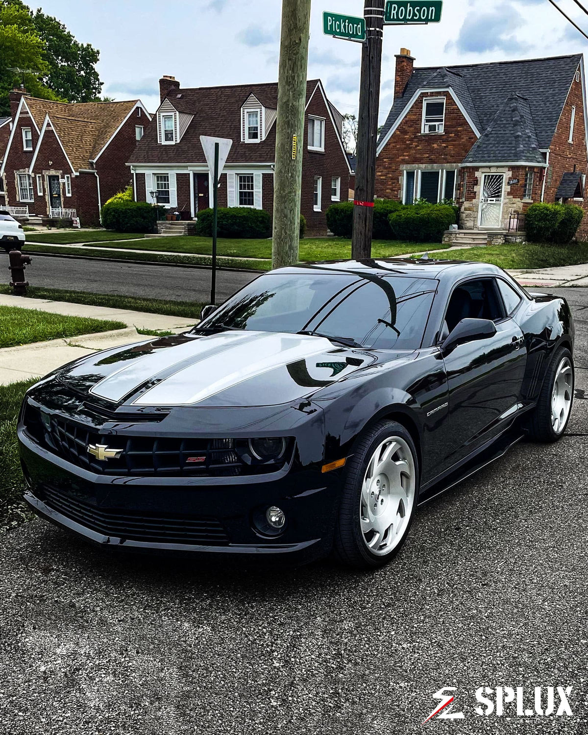 2010 Chevrolet Camaro SS with SA-10 forged 1-piece wheels in brushed finish, front view showing aggressive stance
