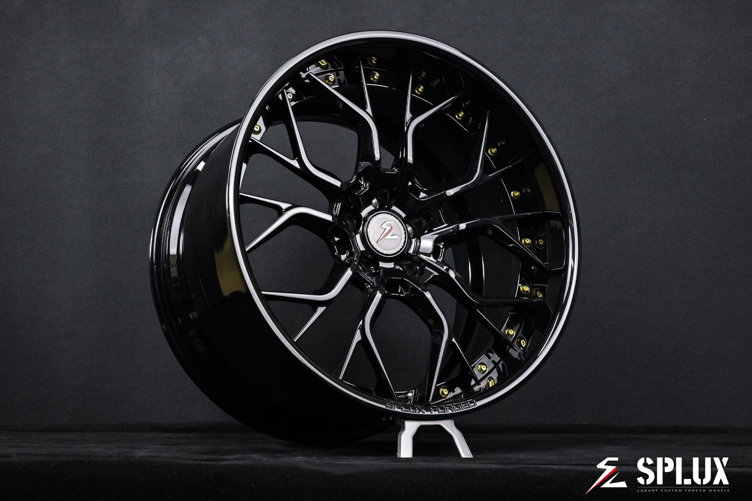 SD-16 C8 Corvette Z06 wheels front three-quarter hero view on 2025 Corvette C8 Z06