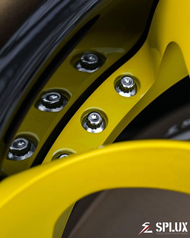Close-up of brushed lip and deep dish profile on SD-03 forged wheel for C7 Corvette.