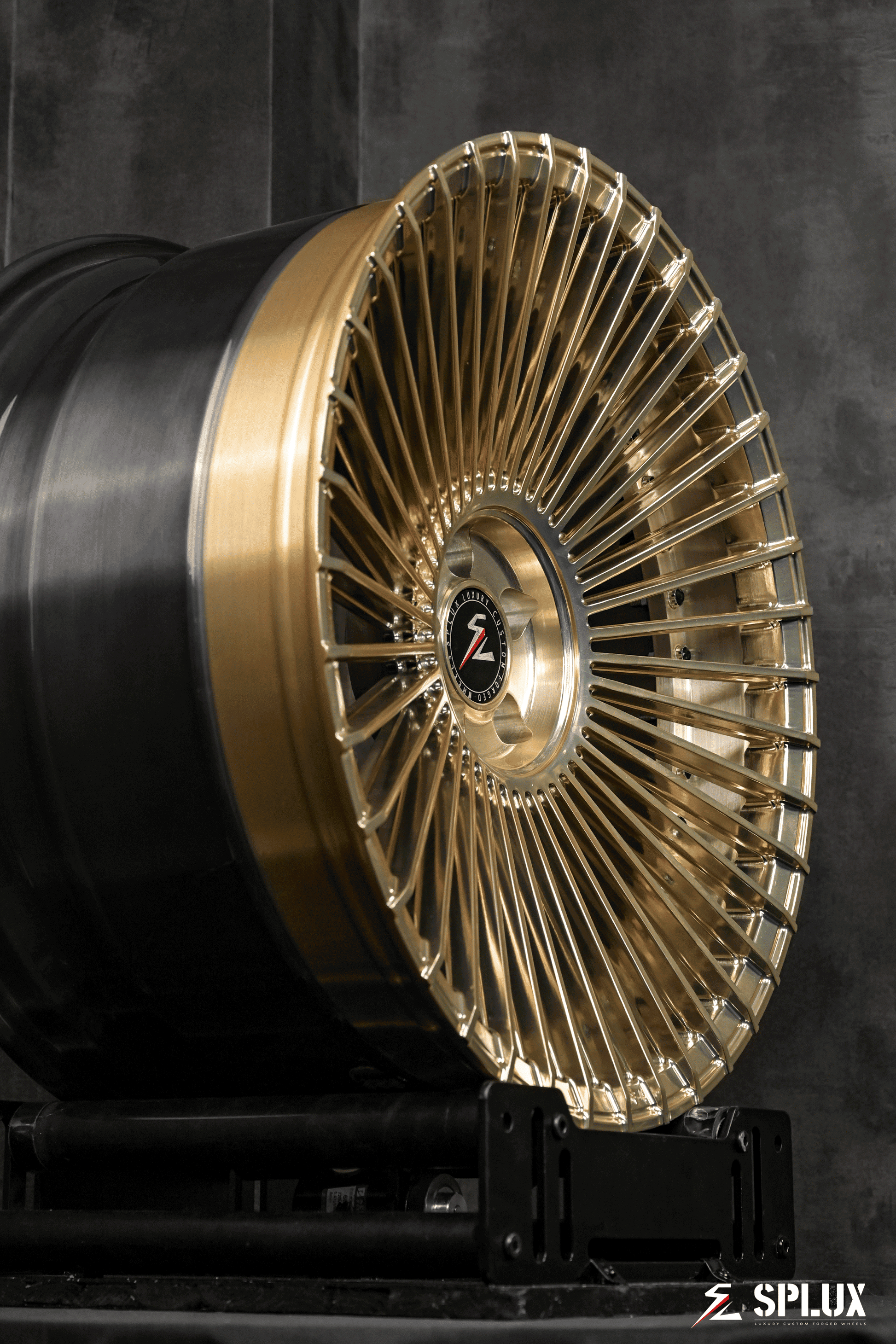 Splux SL-C21 20" custom forged 2-piece wheels for 2017 Macan Turbo, luxury multi-spoke concave design in gold and black.