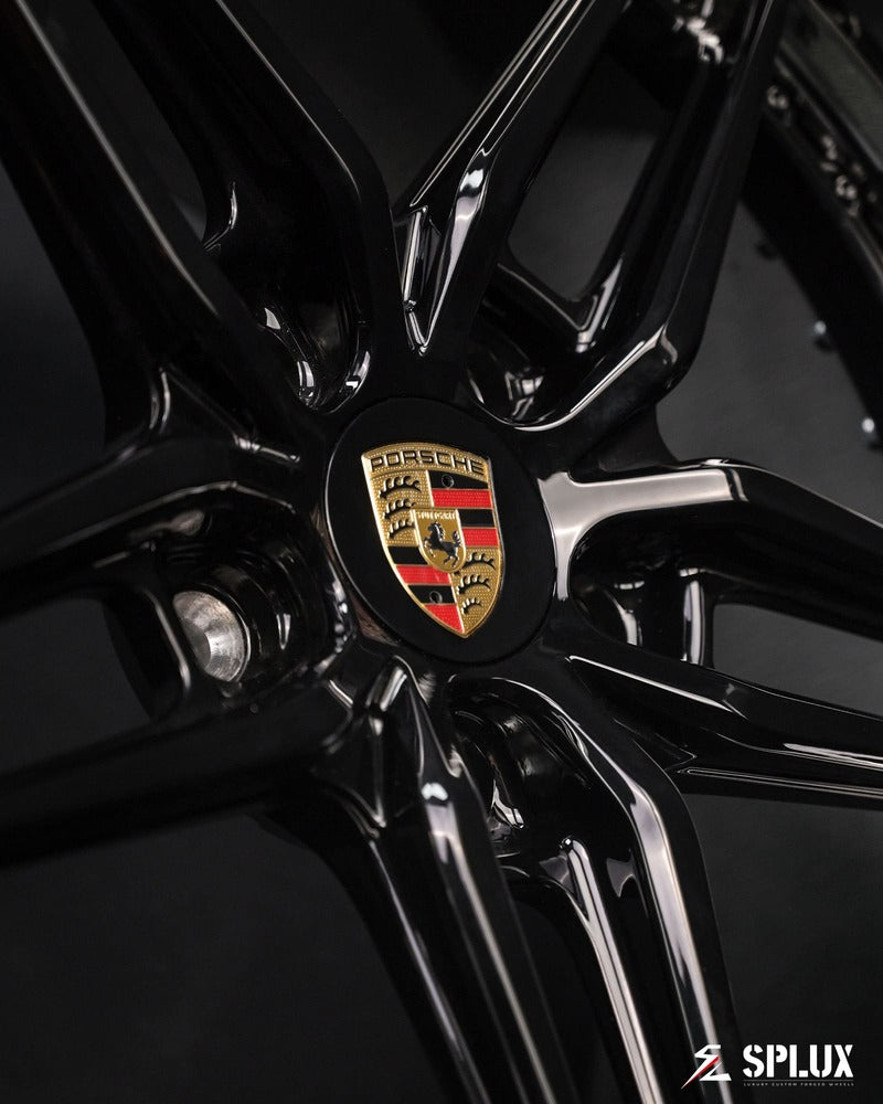 Side profile of 2019 Porsche 911 Carrera 4S with SA-01 custom forged wheels setup