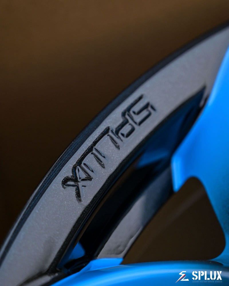 Rear angle view of SC-07M forged wheels installed on Carbon Flash Metallic 2023 C8 Corvette Z51.