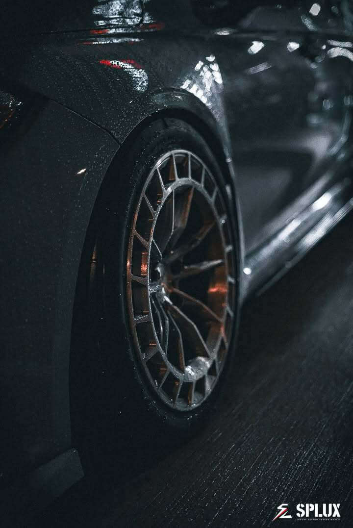 Close-up of Splux SL-C09M forged monoblock wheel with deep concave design on a 2024 Honda Civic Type R.