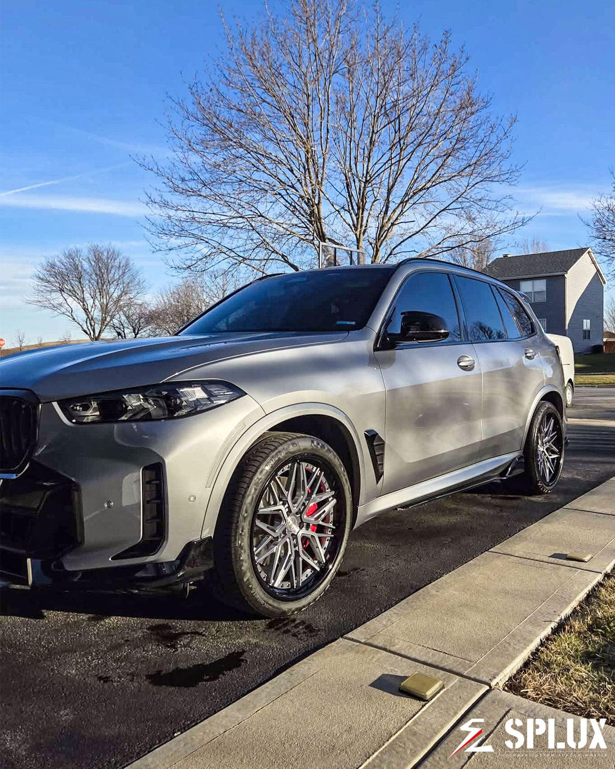bmw x5 wheels front three-quarter view on Brooklyn Gray Metallic 2025 BMW X5