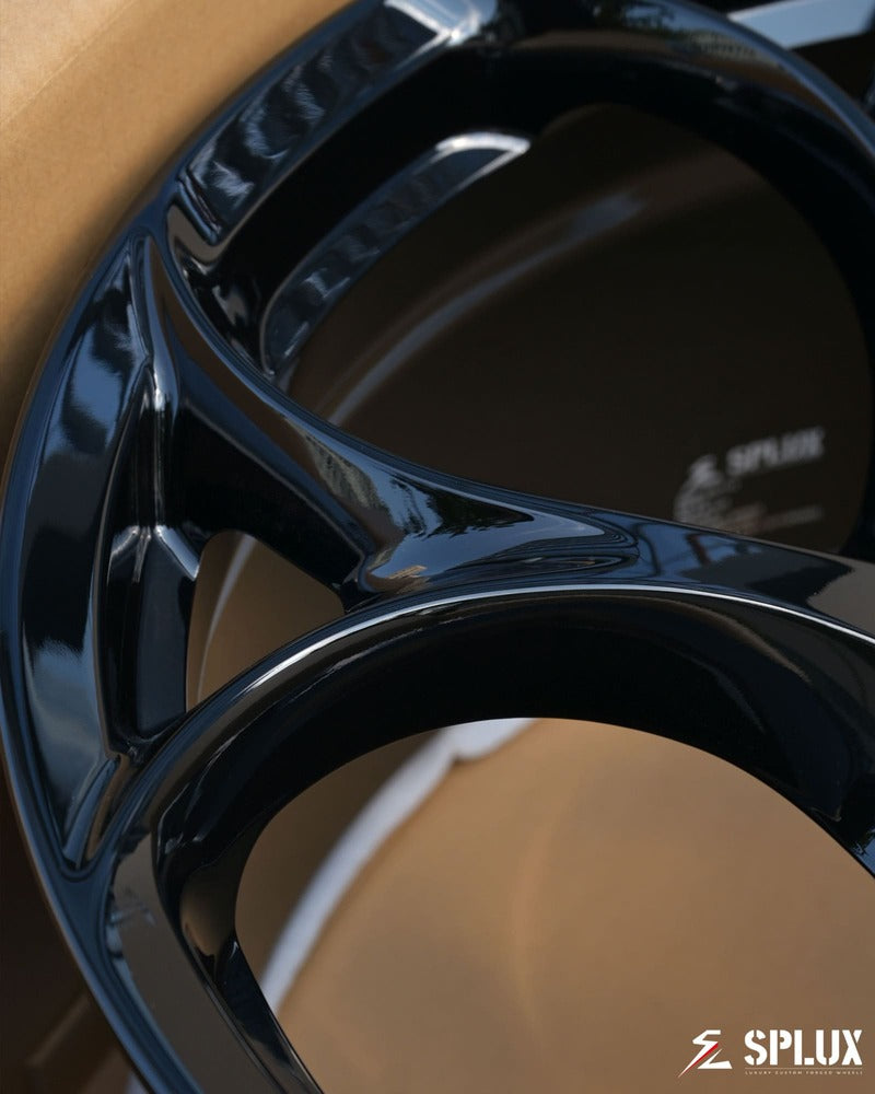 Detail shot of aftermarket SC-07M forged wheel for C8 Corvette Z51, custom color finish.