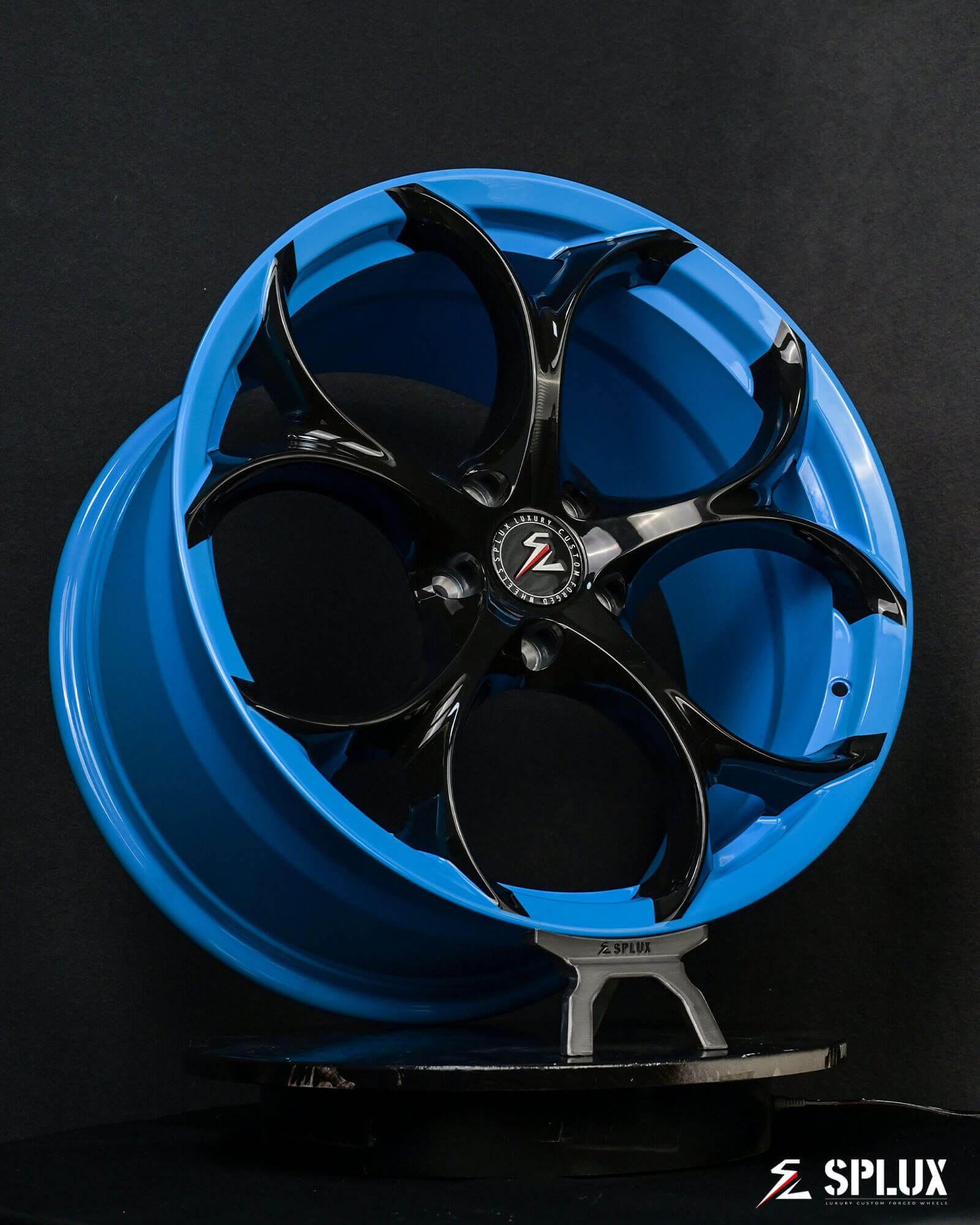 Stingray 3LT Corvette C8 blue,black rim,featuring a custom Rapid Blue barrel to match Vette’s body color, performance SC-07M