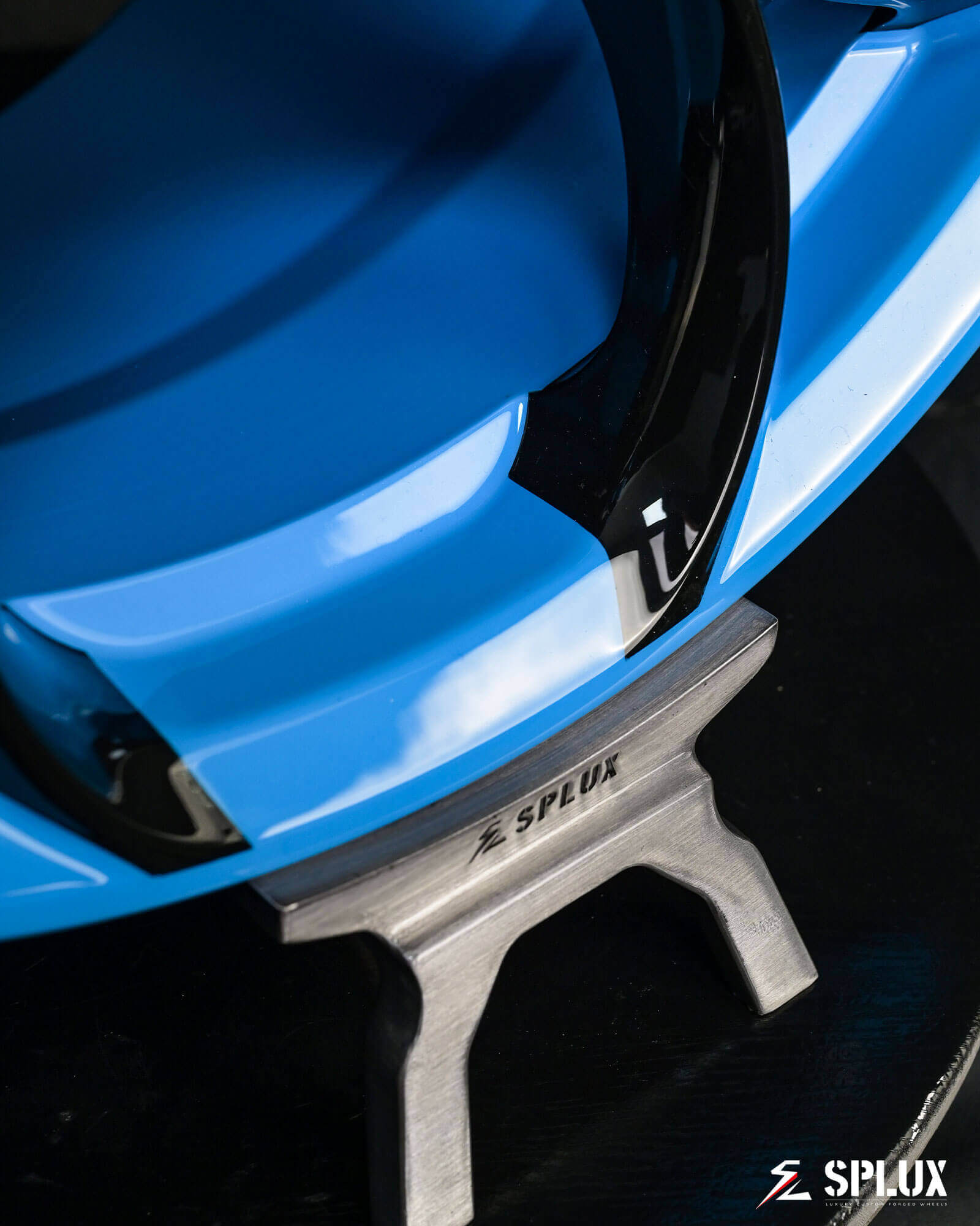 Blue C8 Corvette with a deep concave style, available in OEM or upgraded sizes with the C8 bolt pattern: 5x120.