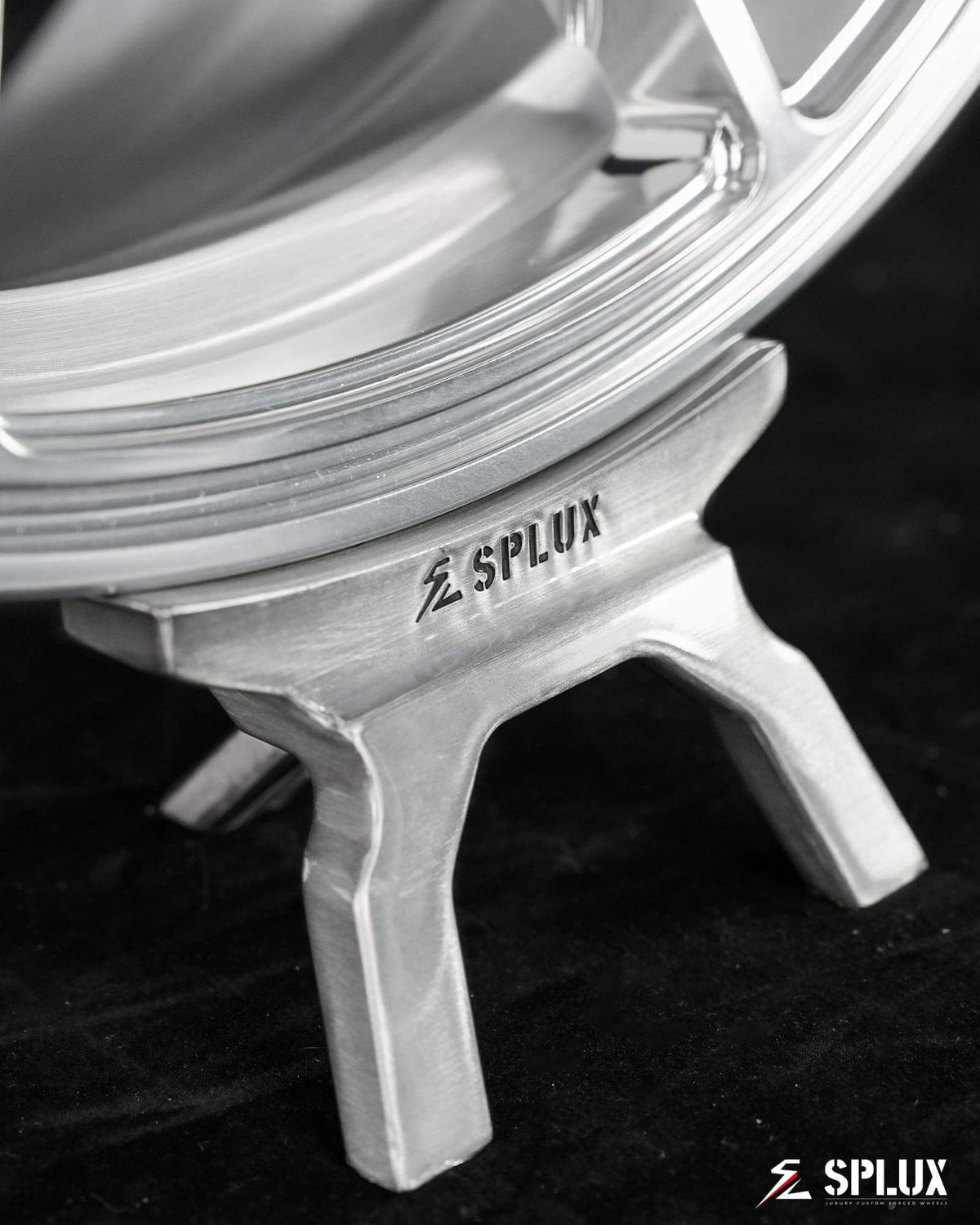 Custom wheels on C7 with a 10-spoke style. 6061-T6 fully forged aftermarket super concave rims in 19,20 inch.