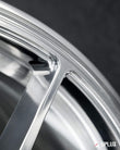 Corvette C7 rims with a silver finish in 19/20 staggered sizes. Concave 10-spoke design that makes the Grand Sport stand out.
