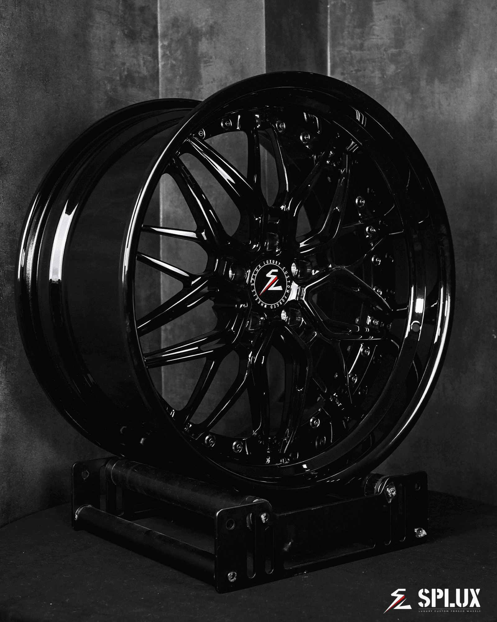 Challenger R/T wheels by Splux, Deep Dish SD-01. Black rims for the Dodge Challenger, designed for lightweight performance.