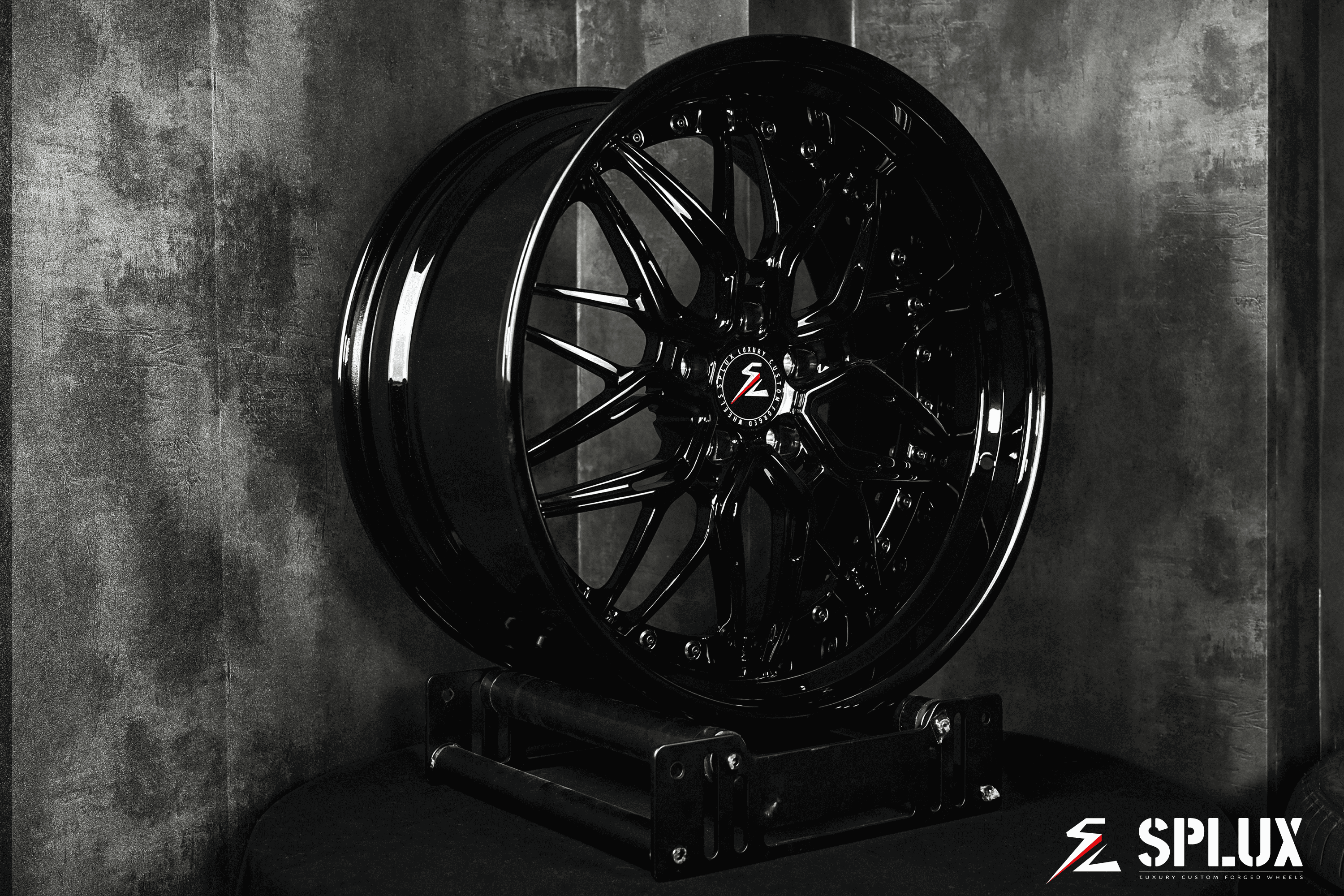 The best Challenger wheels by SD-01 with a custom super deep dish.Black finish and lightweight,designed for the R/T Scat Pack