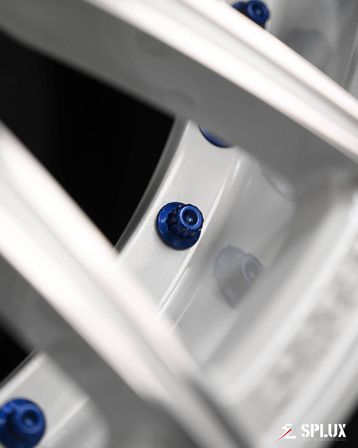 C6 Grand Sport wheel specs:Center bore–70.3mm. Splux aftermarket C6 rims are compatible with OEM lug nuts.