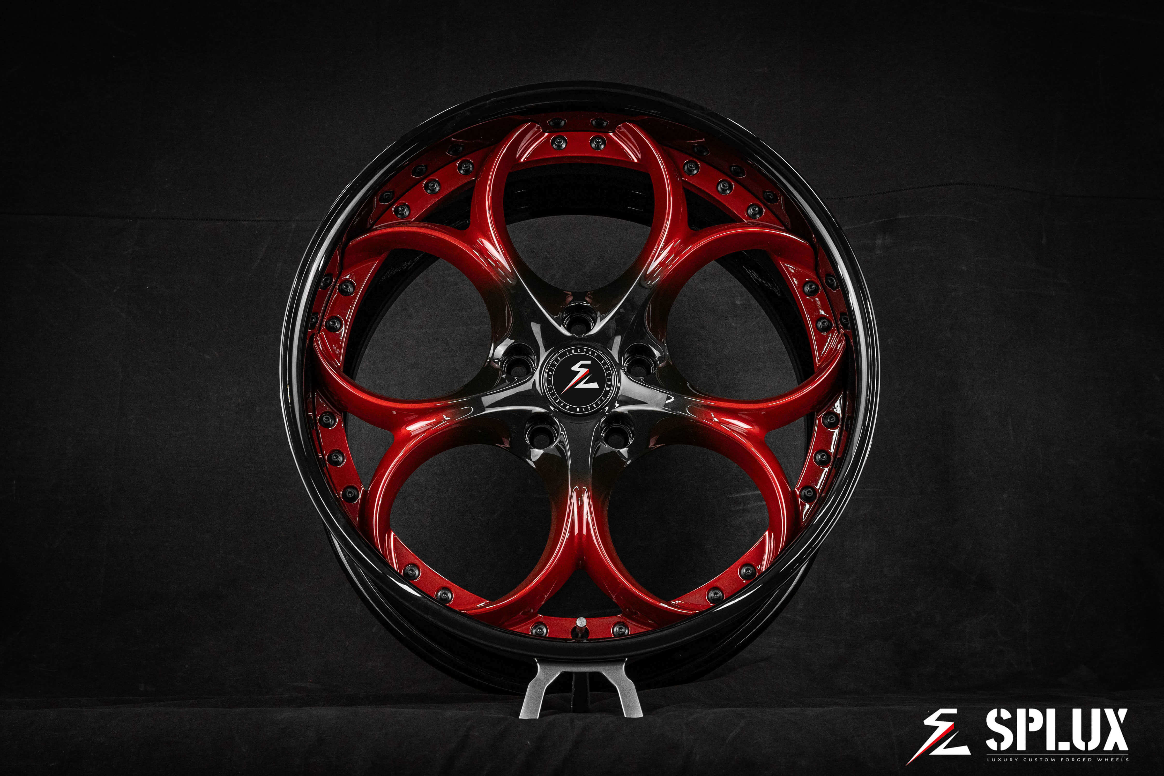 Splux SD-02 custom forged 2-piece 2019 Corvette C7 OEM wheels in 19/20 inch, black and red, deep lip, heart spoke, aftermarket rims.