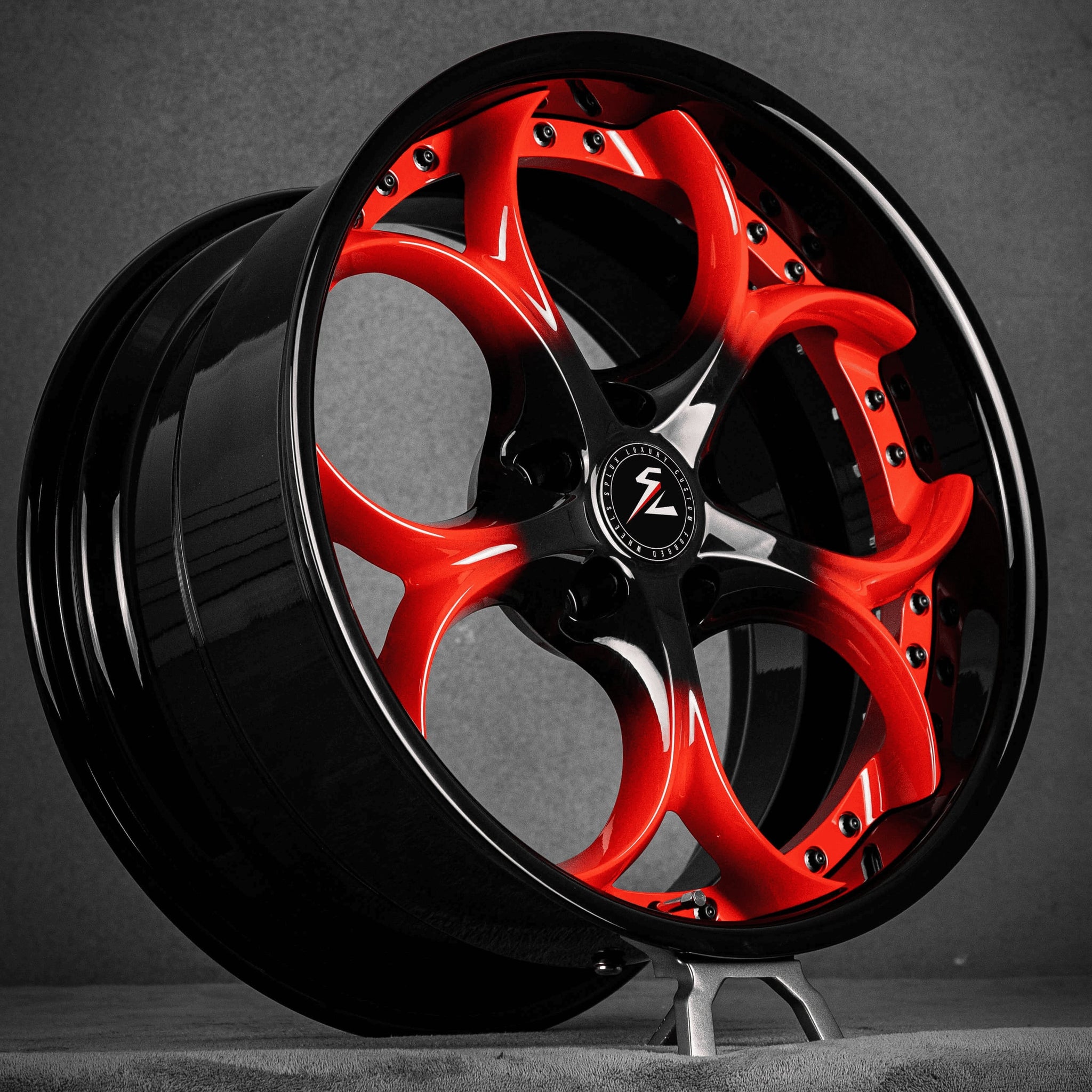 Splux SD-03 custom forged 2-piece aftermarket wheels for 2019 C7 Corvette, 19/20 inch, black and red with deep dish and heart spoke design.