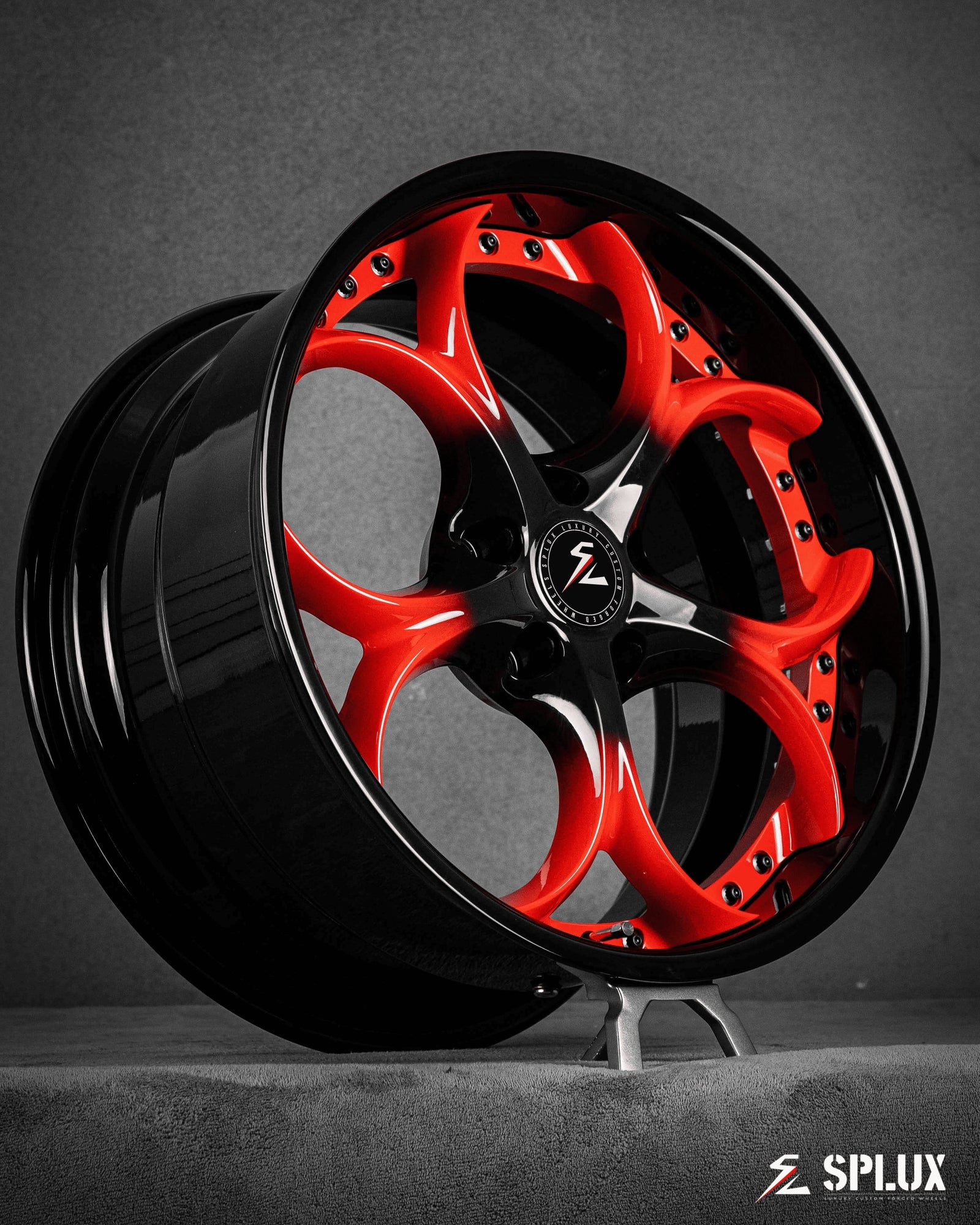 Splux SD-03 custom forged 2-piece aftermarket wheels for 2019 C7 Corvette, 19/20 inch, black and red with deep dish and heart spoke design.