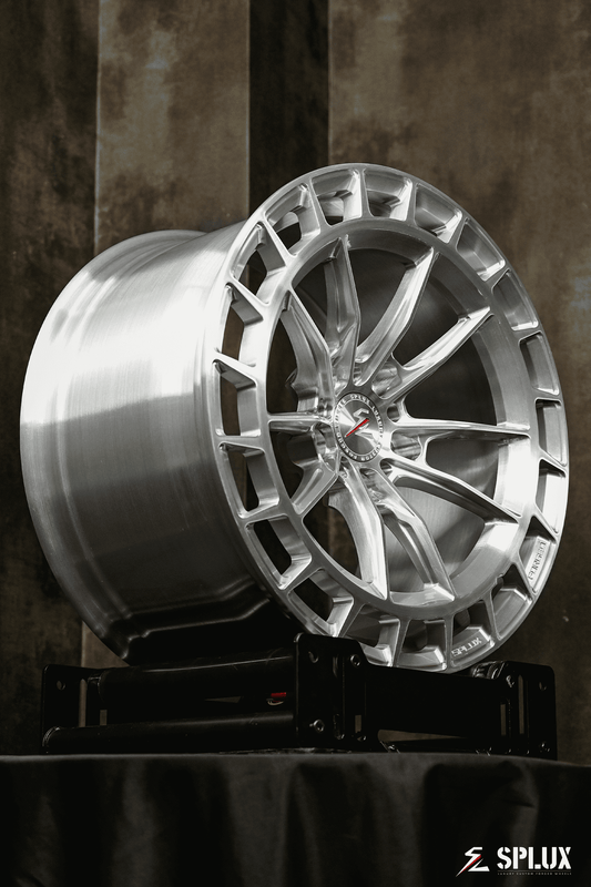 Splux SC-02 18-inch custom forged monoblock wheels for 2024 Civic Type R. Brushed aluminum, silver finish, concave design.