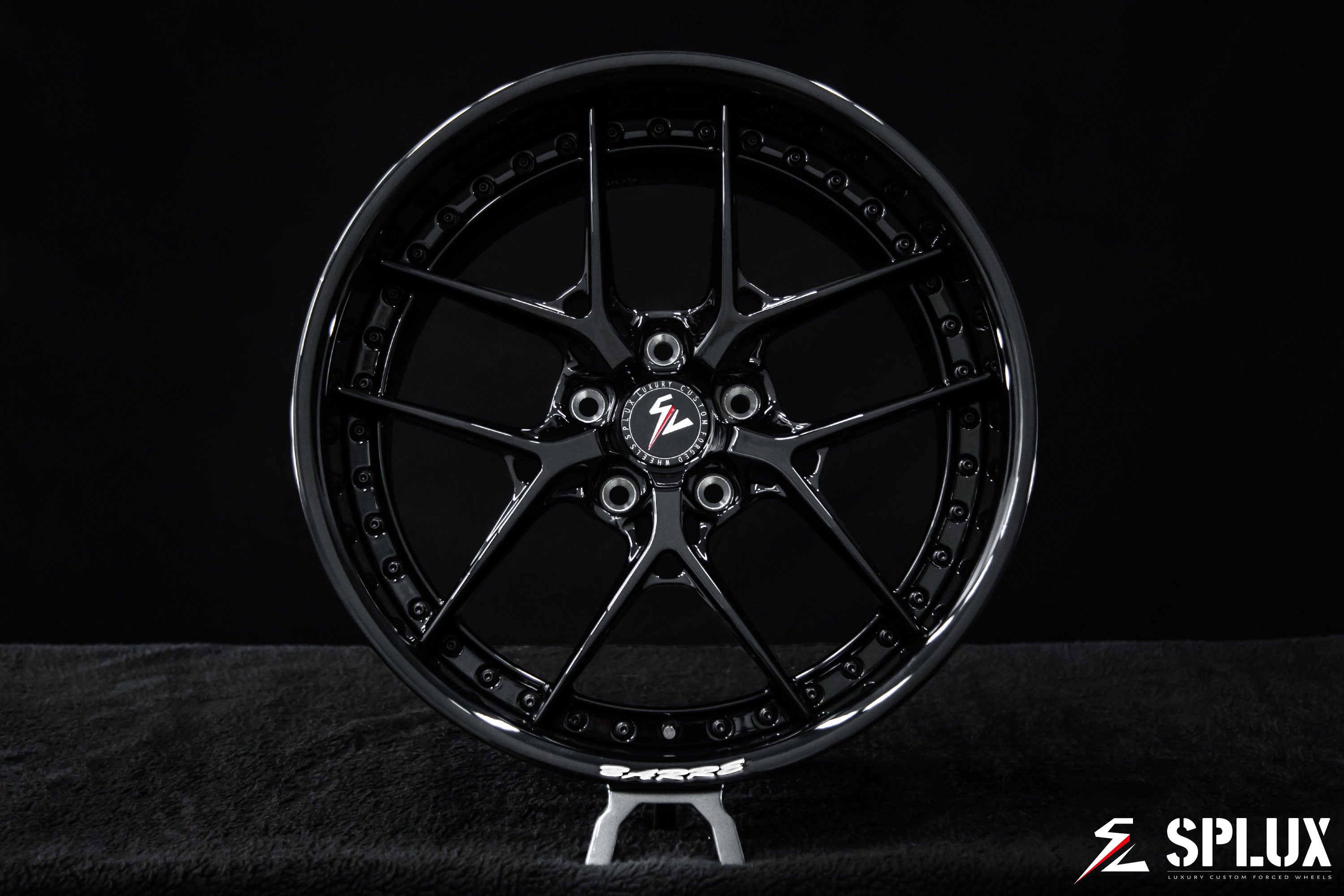 SD-02 forged wheel with custom white engraving on the outer lip