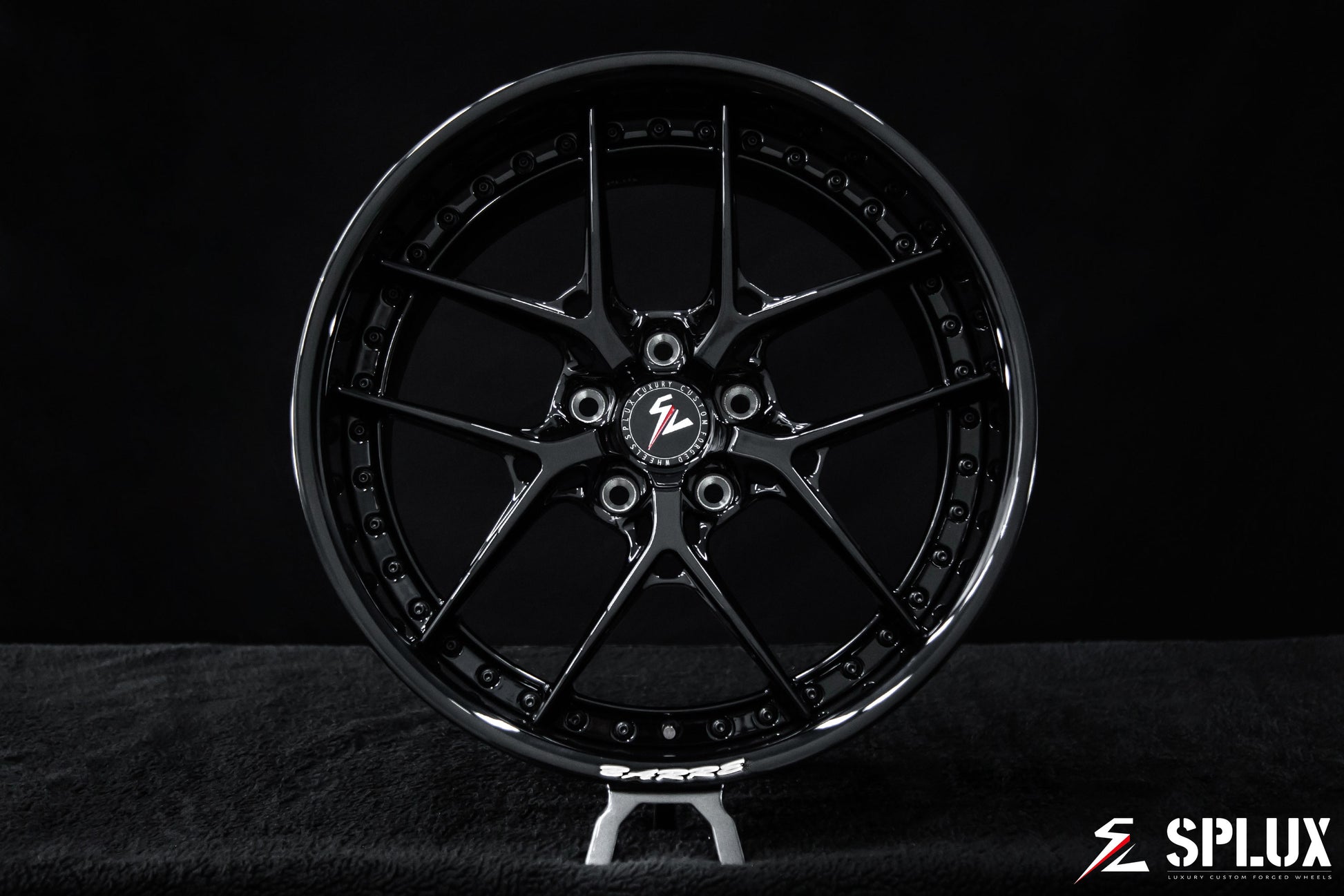 SD-02 forged wheel with custom white engraving on the outer lip