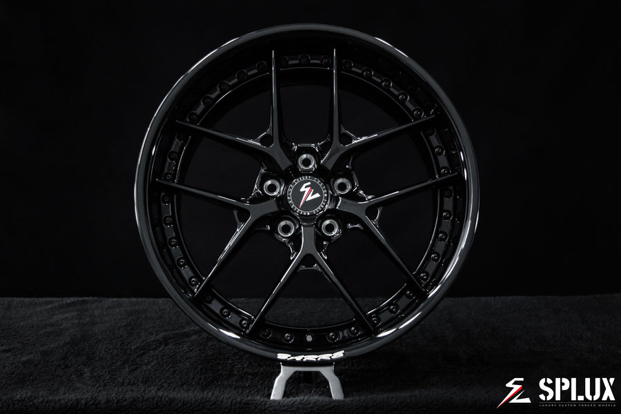 SD-02 forged wheel with custom white engraving on the outer lip