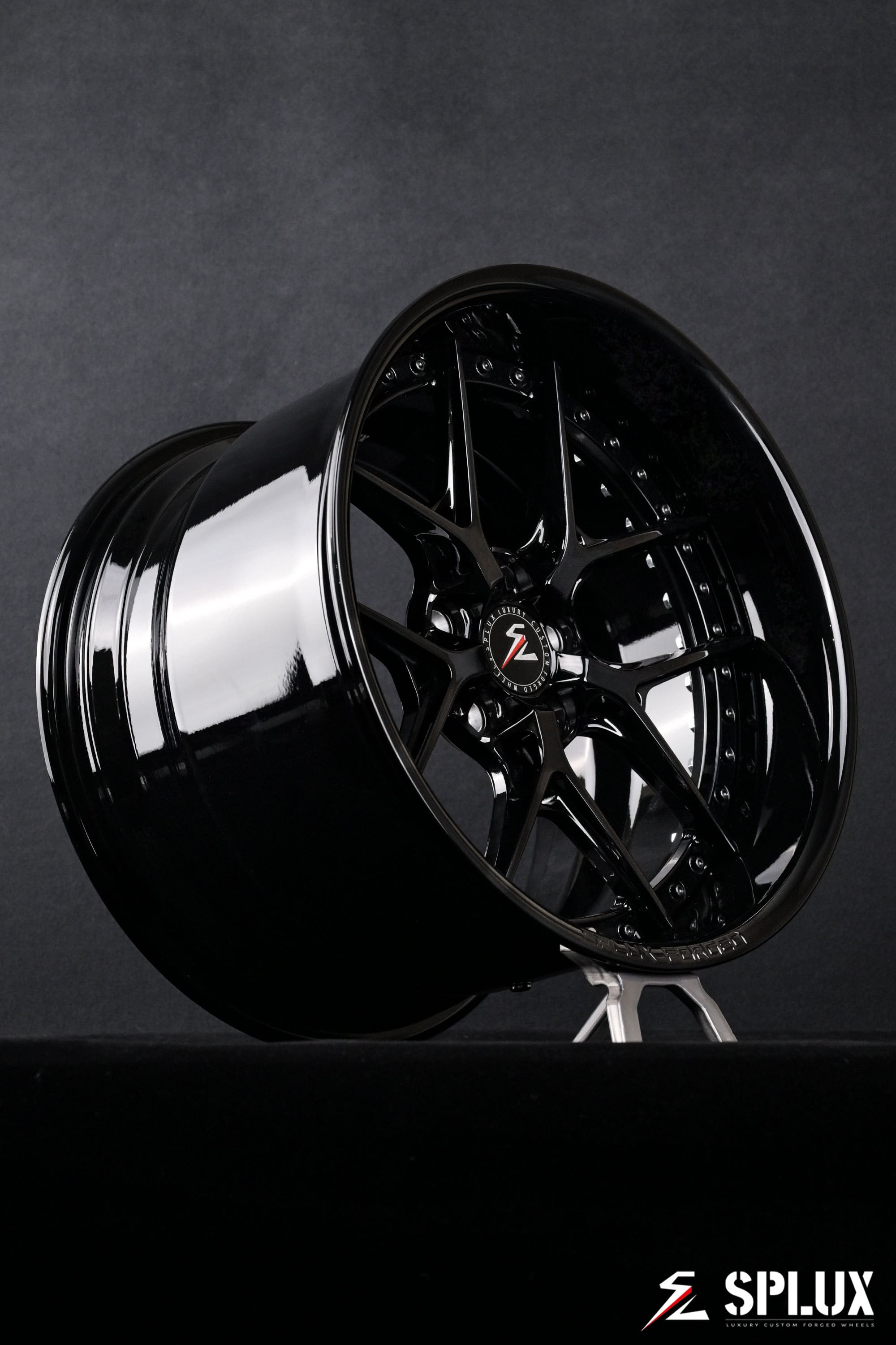 F100 with SD-02 wheels, the deep-dish design and black finish stand out
