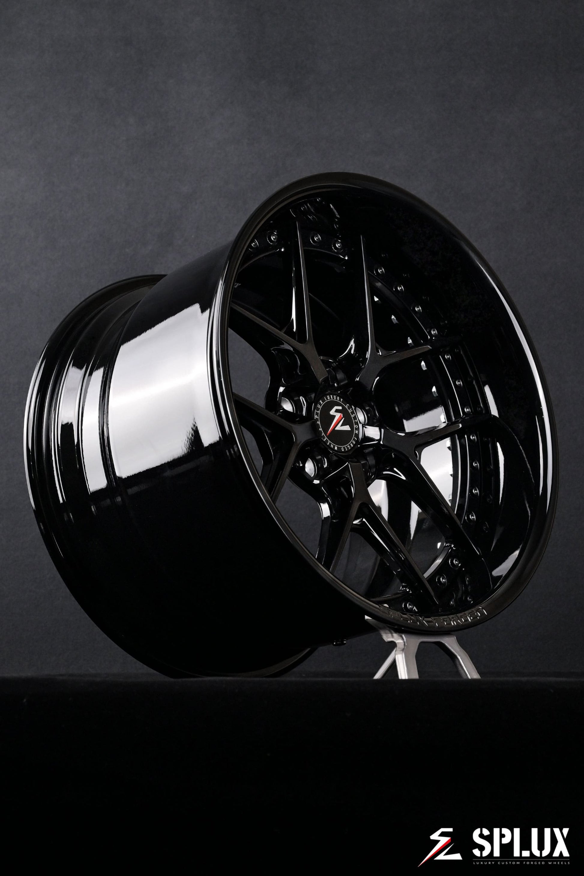 F100 with SD-02 wheels, the deep-dish design and black finish stand out