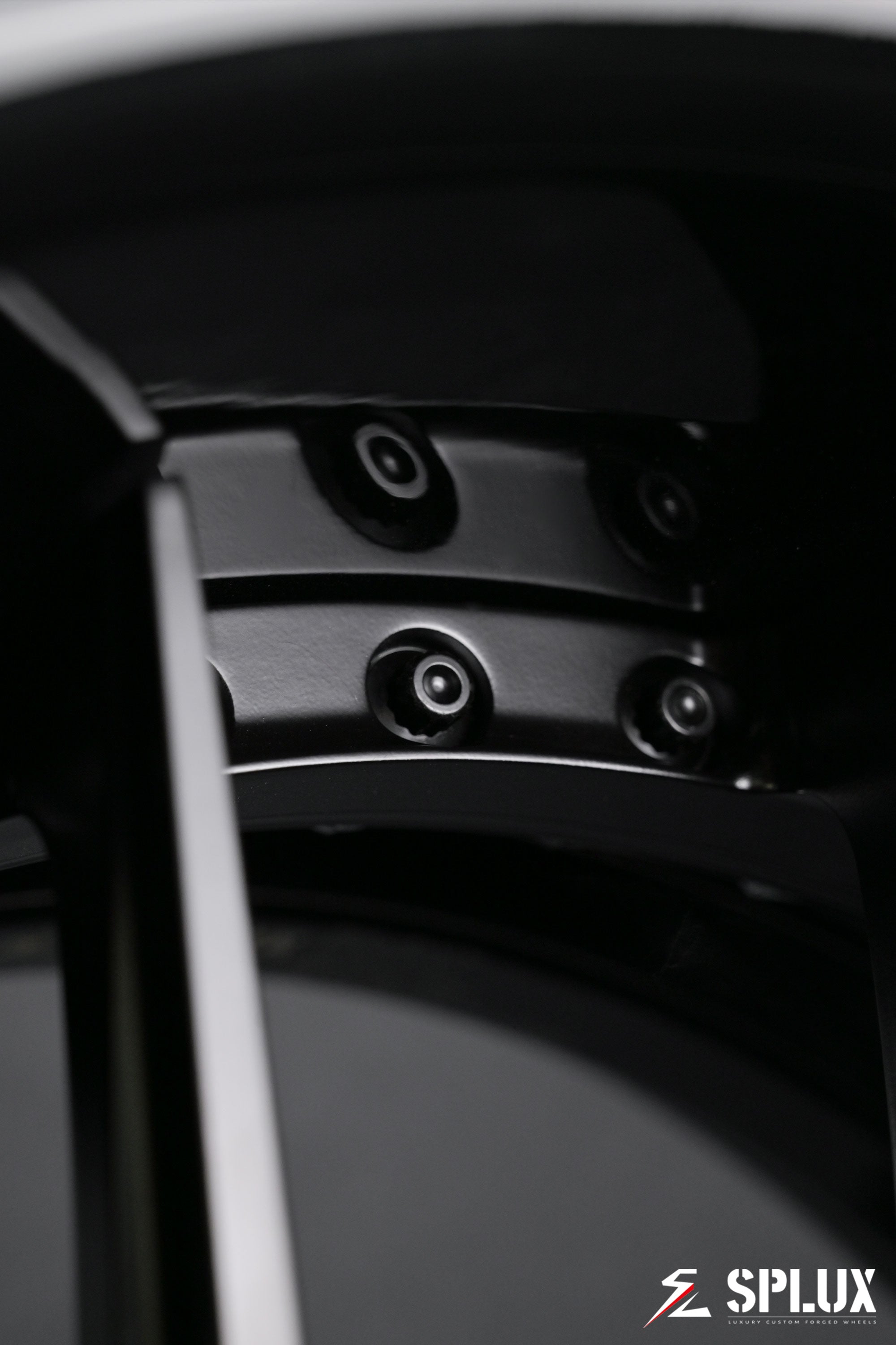 SD-02R wheel with satin black spokes and piano black rivets on the Nova