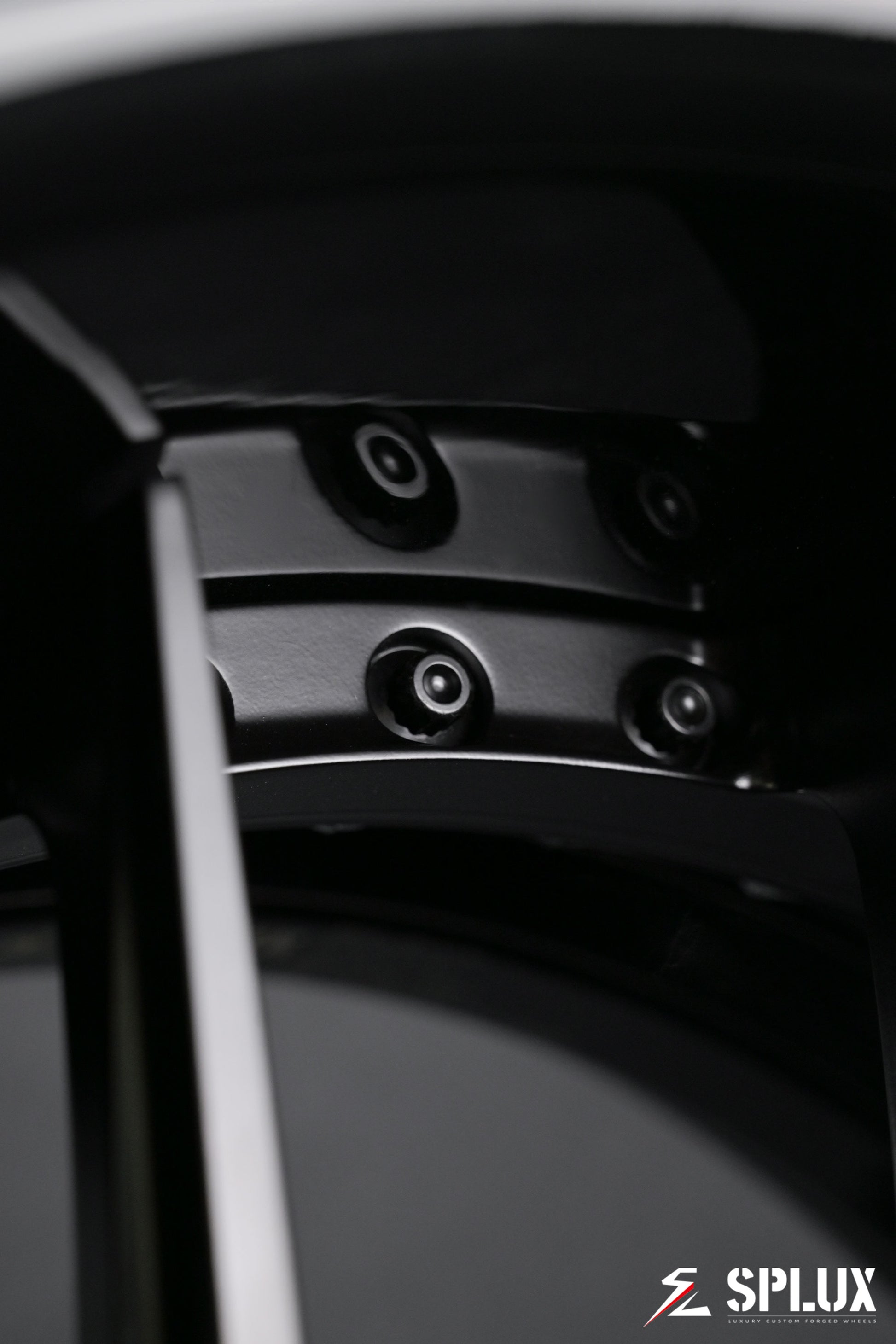 SD-02R wheel with satin black spokes and piano black rivets on the Nova