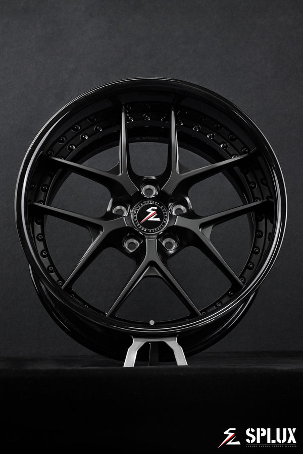 SD-02R deep-dish wheel with satin black spokes and piano black barrel on the Nova