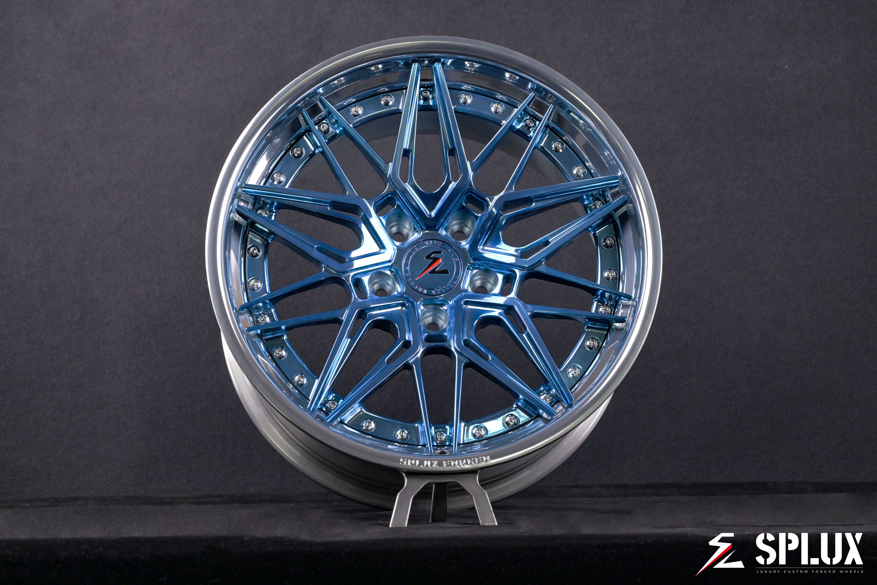 Polished light blue SC-02 spokes and center cap on the C3 Corvette