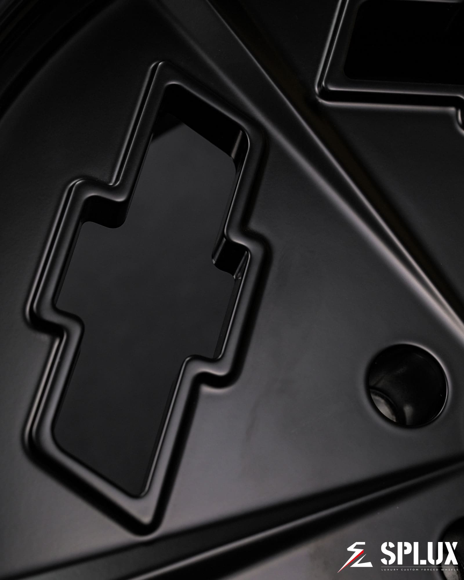 monte carlo ss wheels detail view of Piano Black deep dish barrel