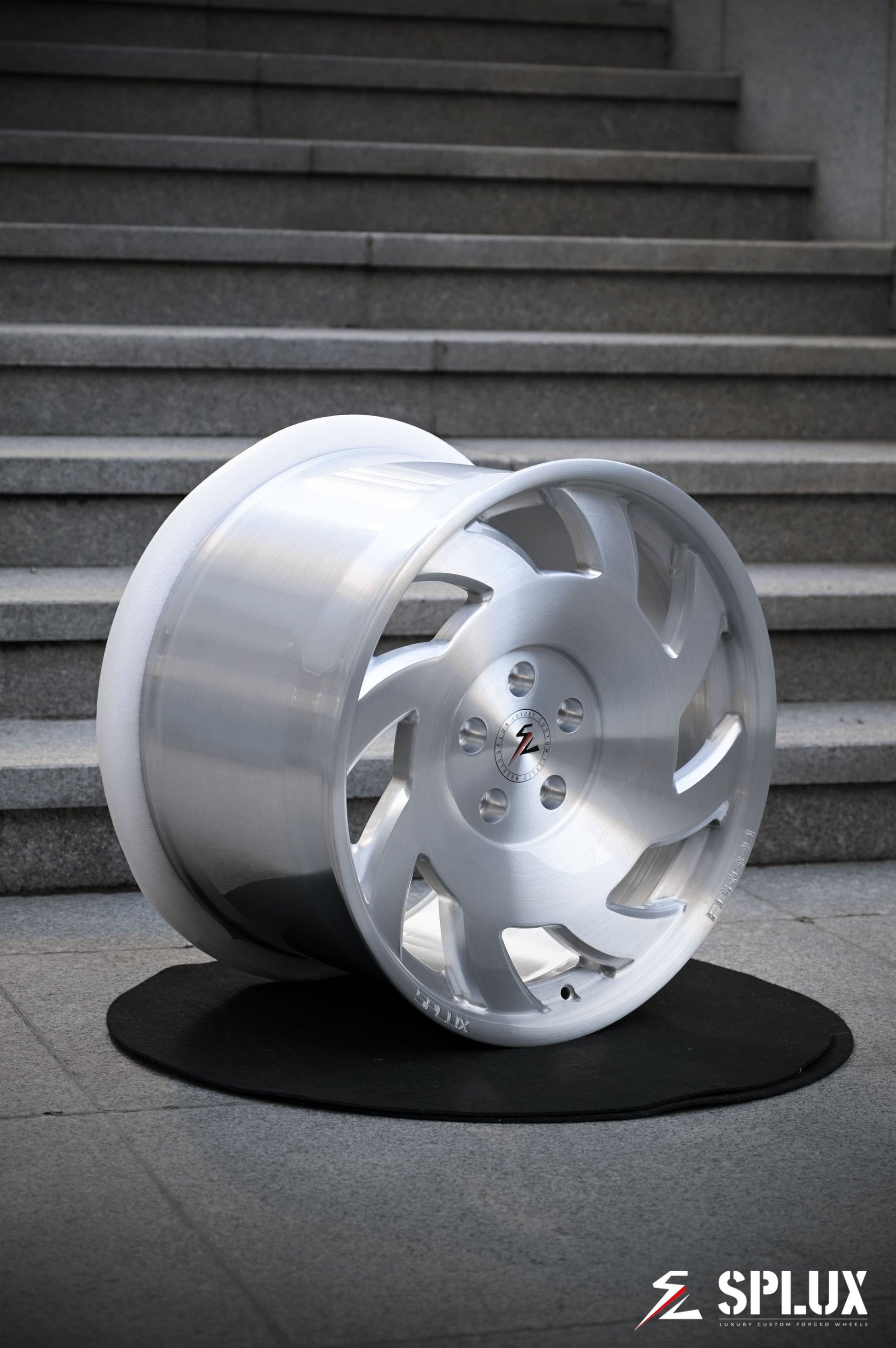 SA-10 wheel with brushed aluminum finish and center cap on a C4 Corvette