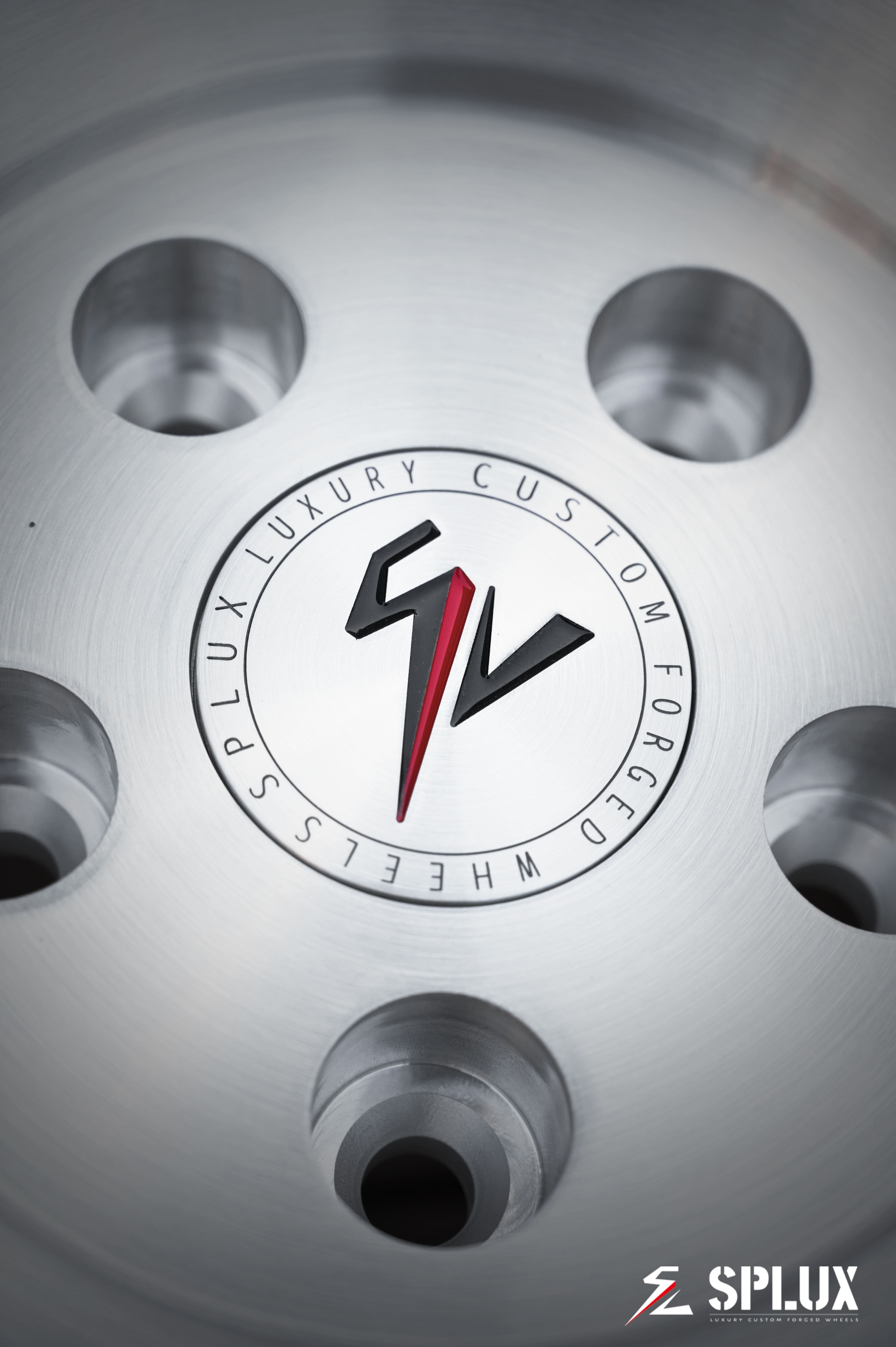 Front 18x9.5 SA-10 wheel with brushed aluminum lip and directional design on a C4