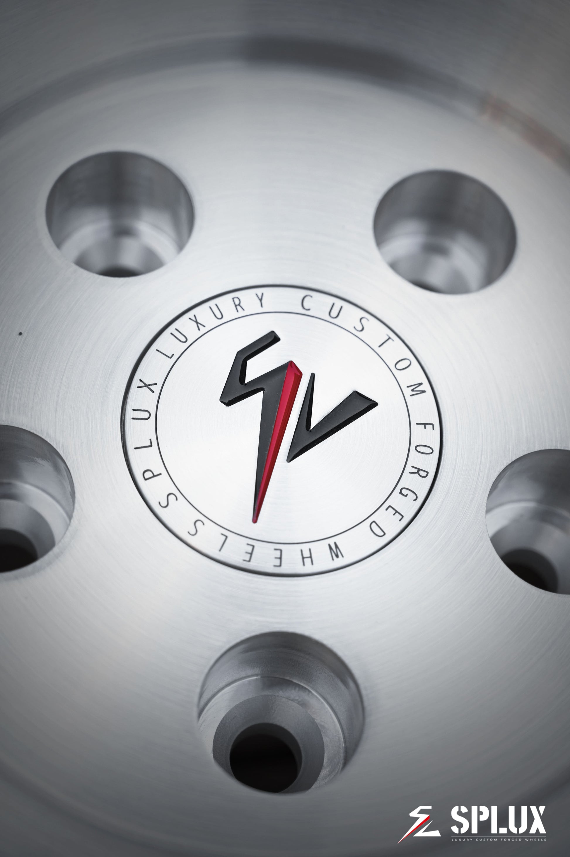 Front 18x9.5 SA-10 wheel with brushed aluminum lip and directional design on a C4
