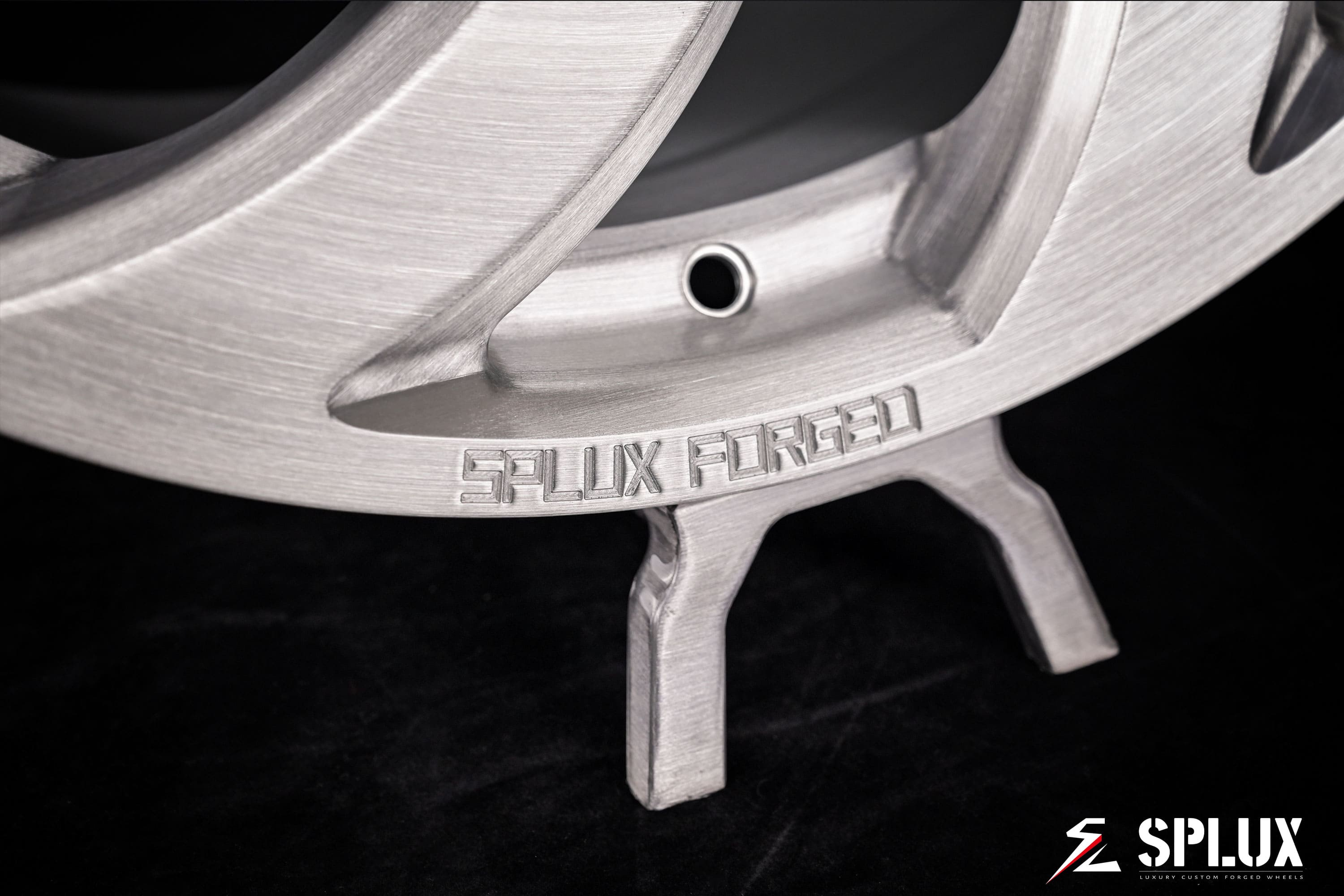 SA-10 forged wheel with custom C4 emblem center cap and brushed aluminum lip