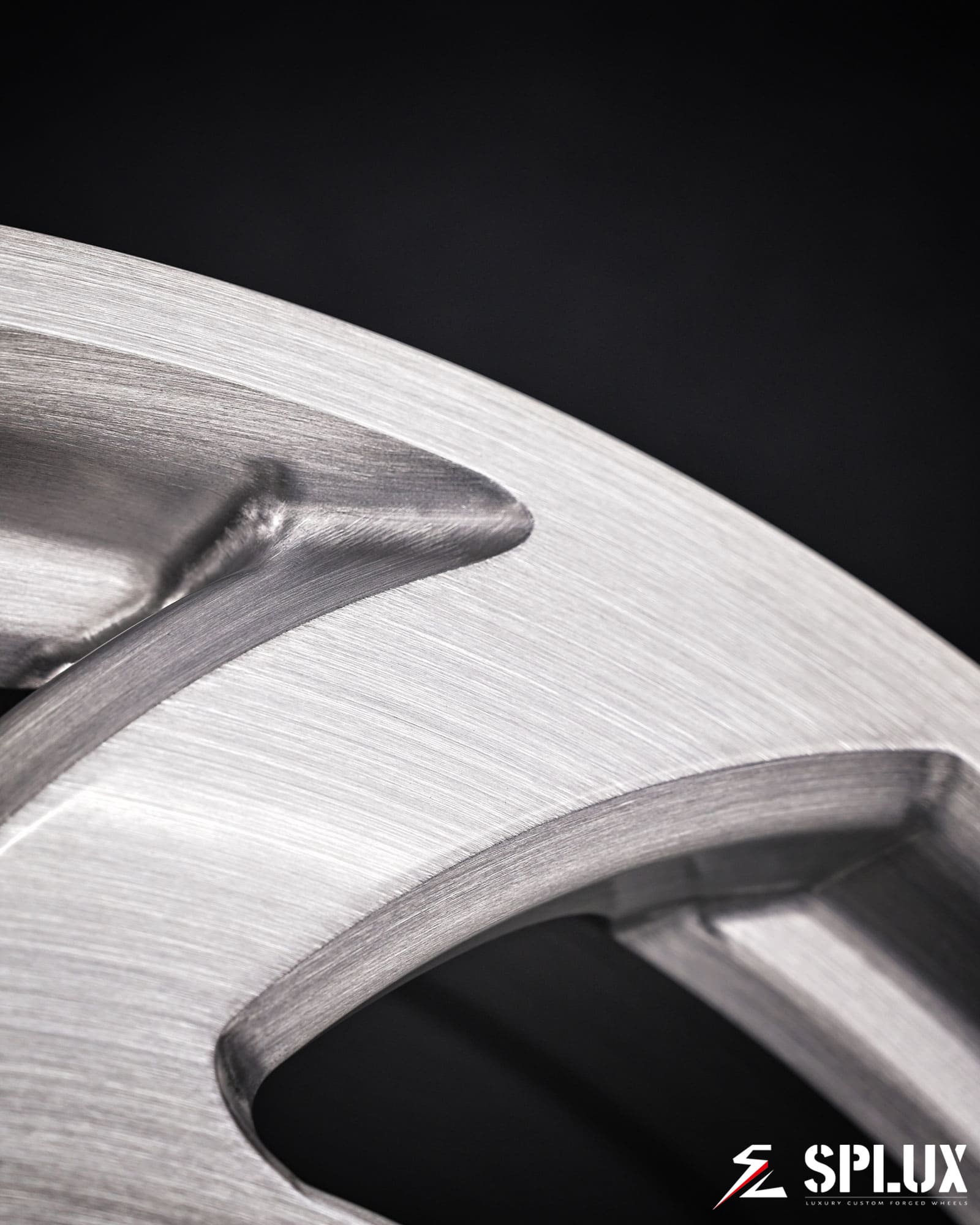 SA-10 wheel's concave face and directional design in brushed aluminum