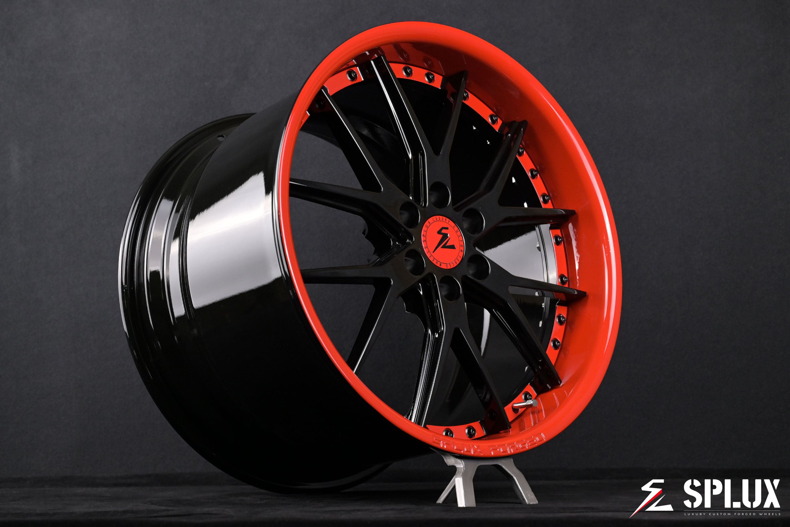 SC-04R concave wheel for a 2003 Dodge Viper with y-spoke style