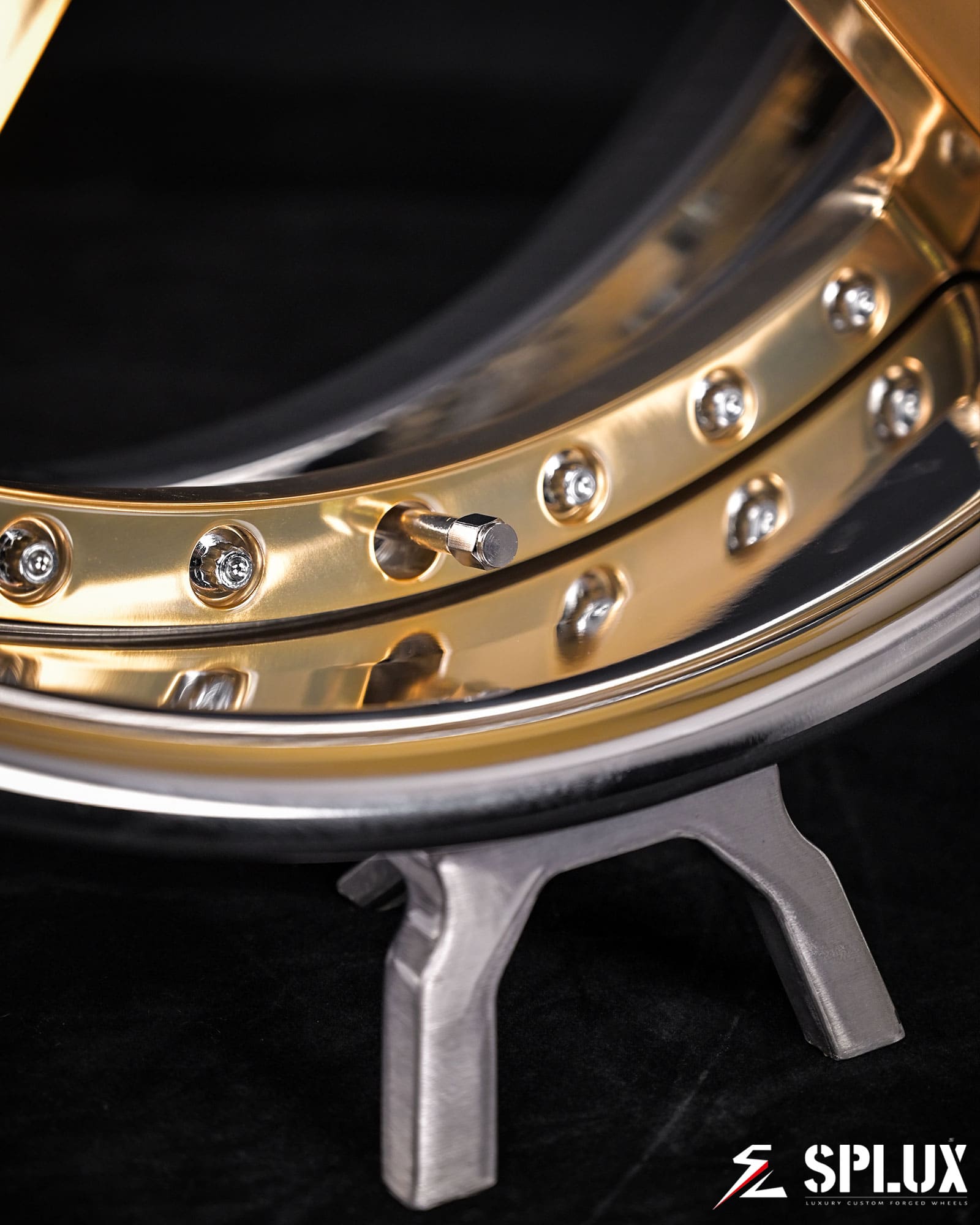 Close-up of the SD-06 wheel showing the polished frozen gold spokes and chrome rim