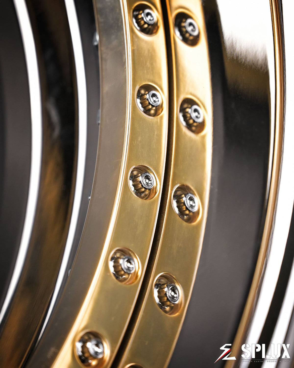 SD-06 wheel with a deep concave face and chrome hardware on a Chrysler 300C