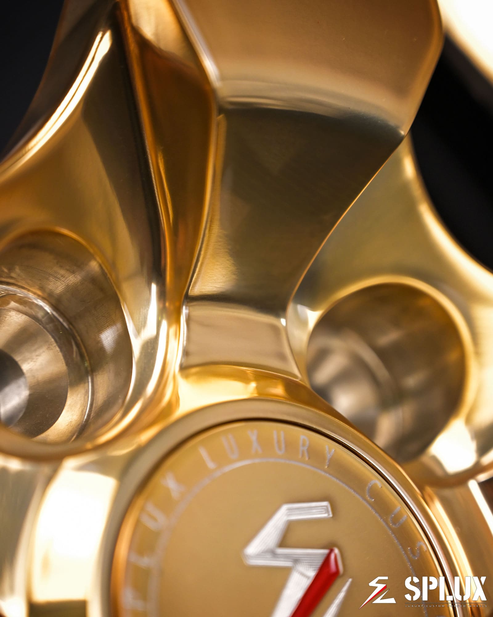Polished frozen gold spokes and chrome barrel on the SD-06 wheel