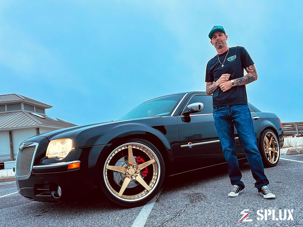 The Chrysler 300C parked with its SD-06 forged wheels, highlighting the polished frozen gold spokes and chrome lip