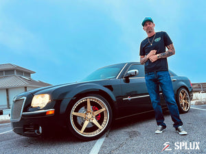The Chrysler 300C parked with its SD-06 forged wheels, highlighting the polished frozen gold spokes and chrome lip