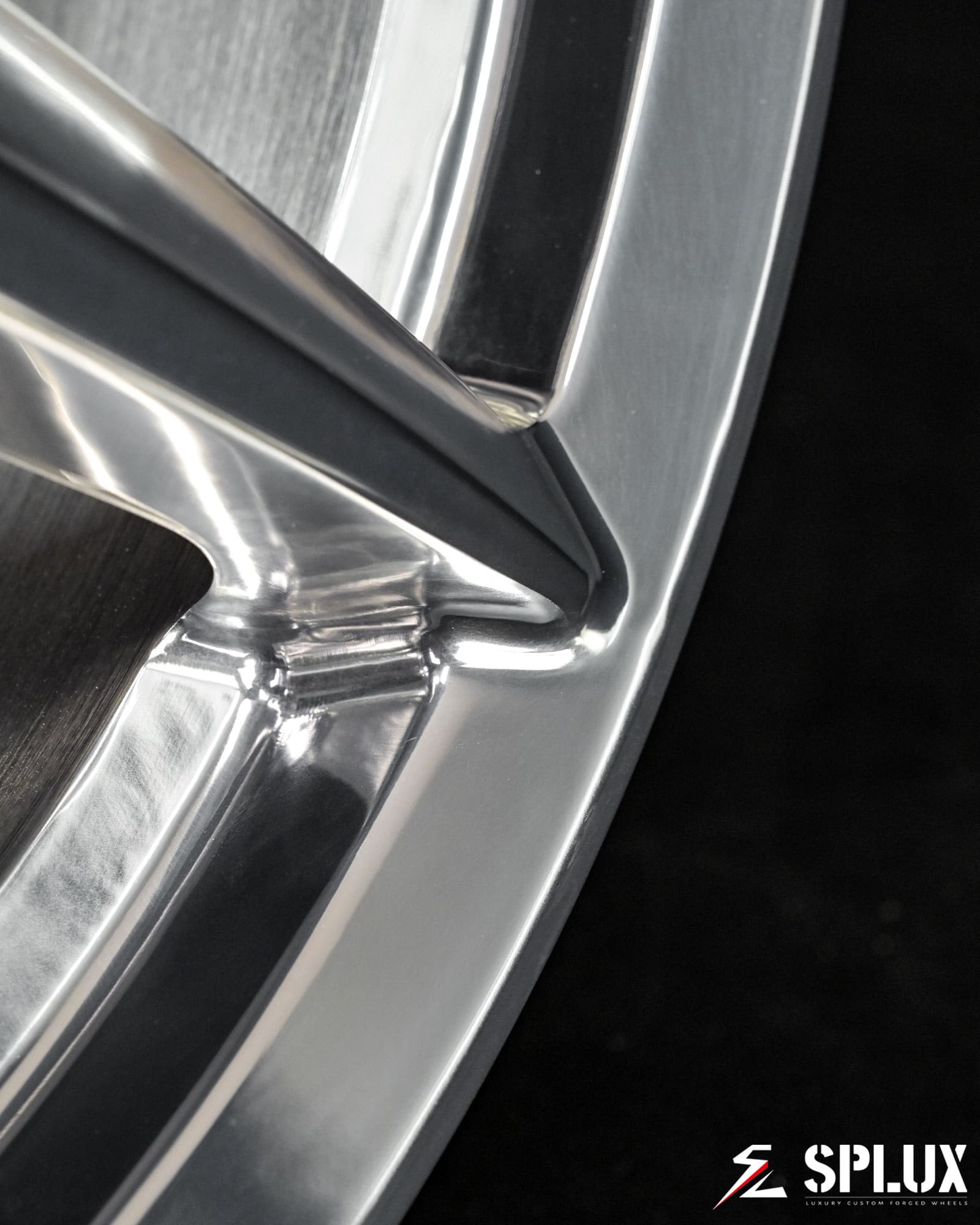 SC-09M forged wheels close-up diamond polished aluminum surface reflection detail