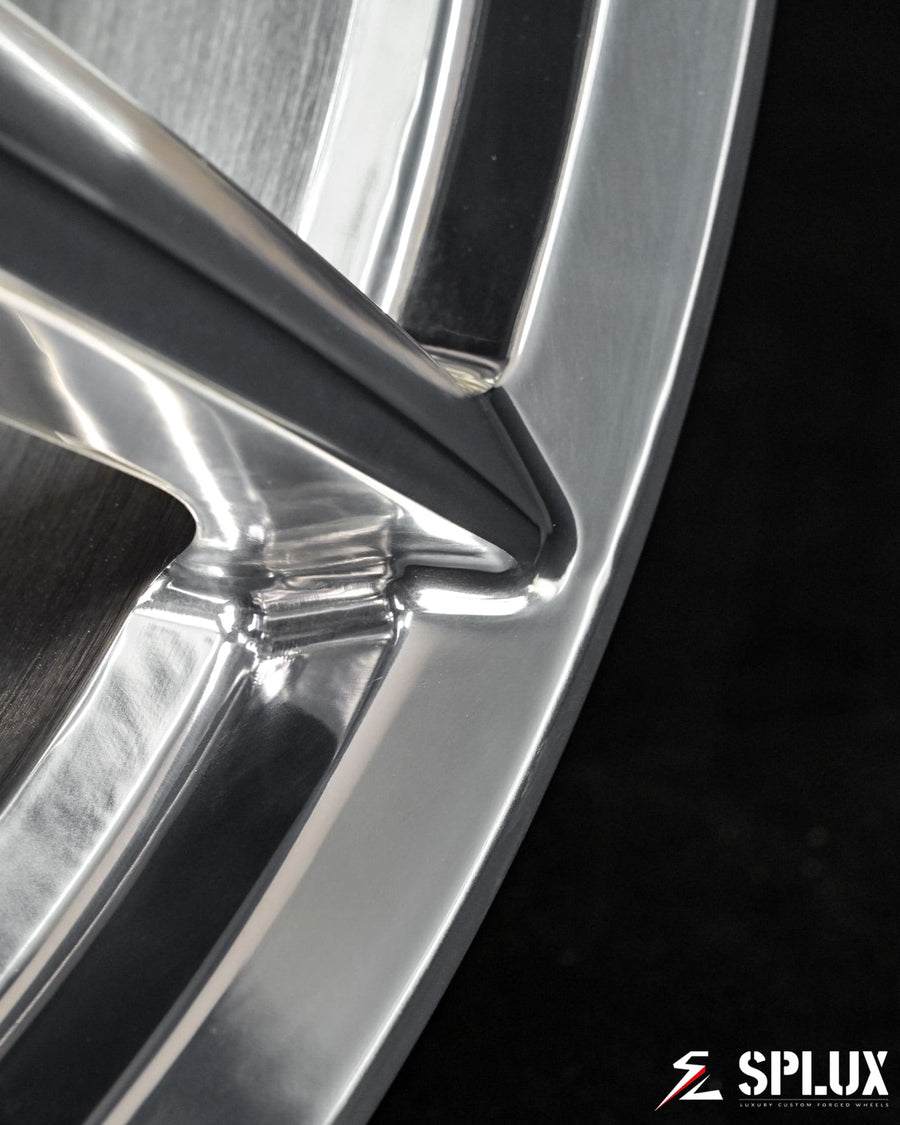 SC-09M forged wheels close-up diamond polished aluminum surface reflection detail