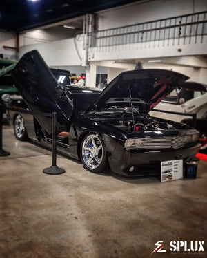 challenger with concave wheels front three-quarter view on Brilliant Black Crystal Pearlcoat 2009 Dodge Challenger R/T