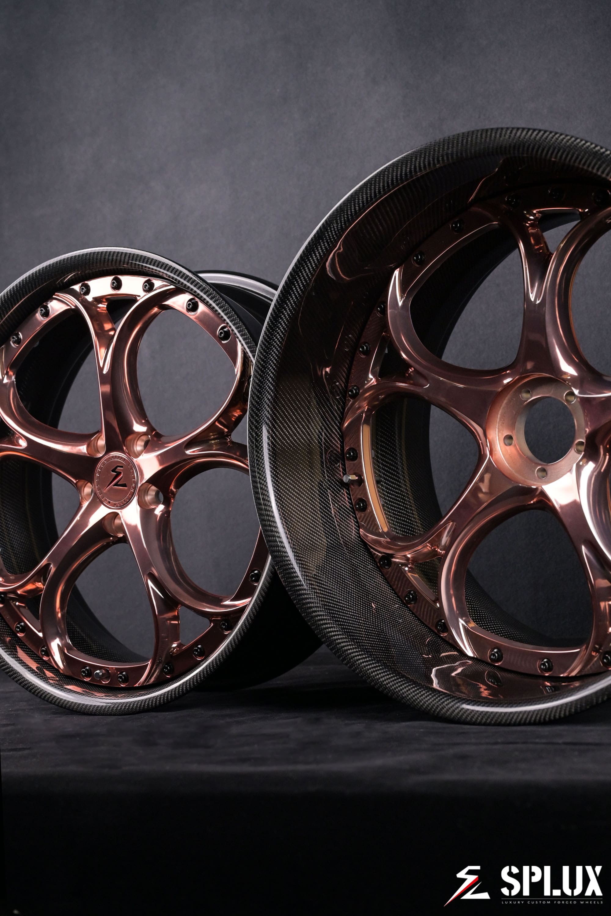 carbon fiber wrapped lip detail on the SD-03 wheel