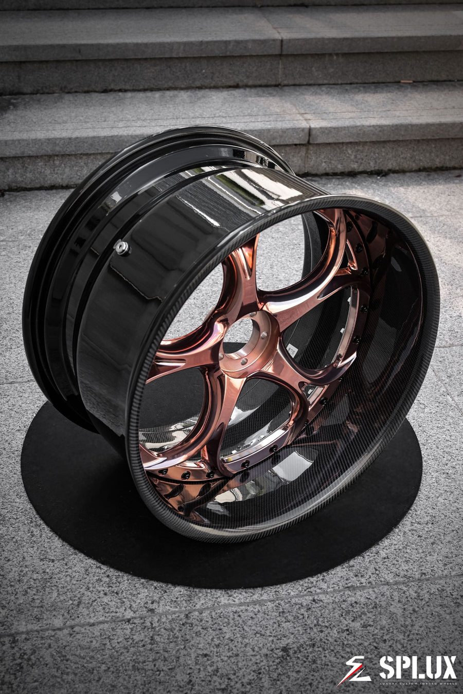 staggered 19-inch SD-03 wheels for the Campagna V13R